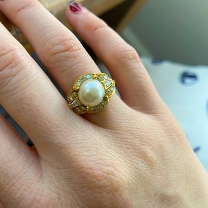 18 karat YELLOW GOLD PEARL AND DIAMOND RING